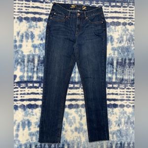 Very cute fray hem Seven7 The Weekend Slim Fit Jean Women’s Size 4 like NWOT